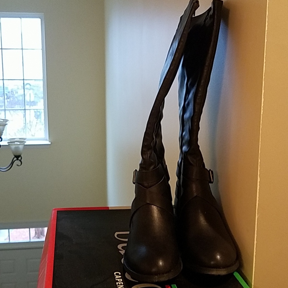 Black boots